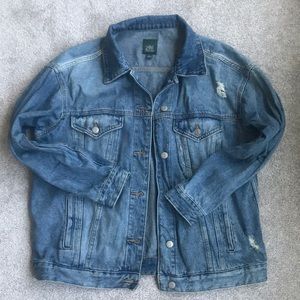 BRAND NEW NEVER WORN WOMENS JEAN JACKET, SIZE M